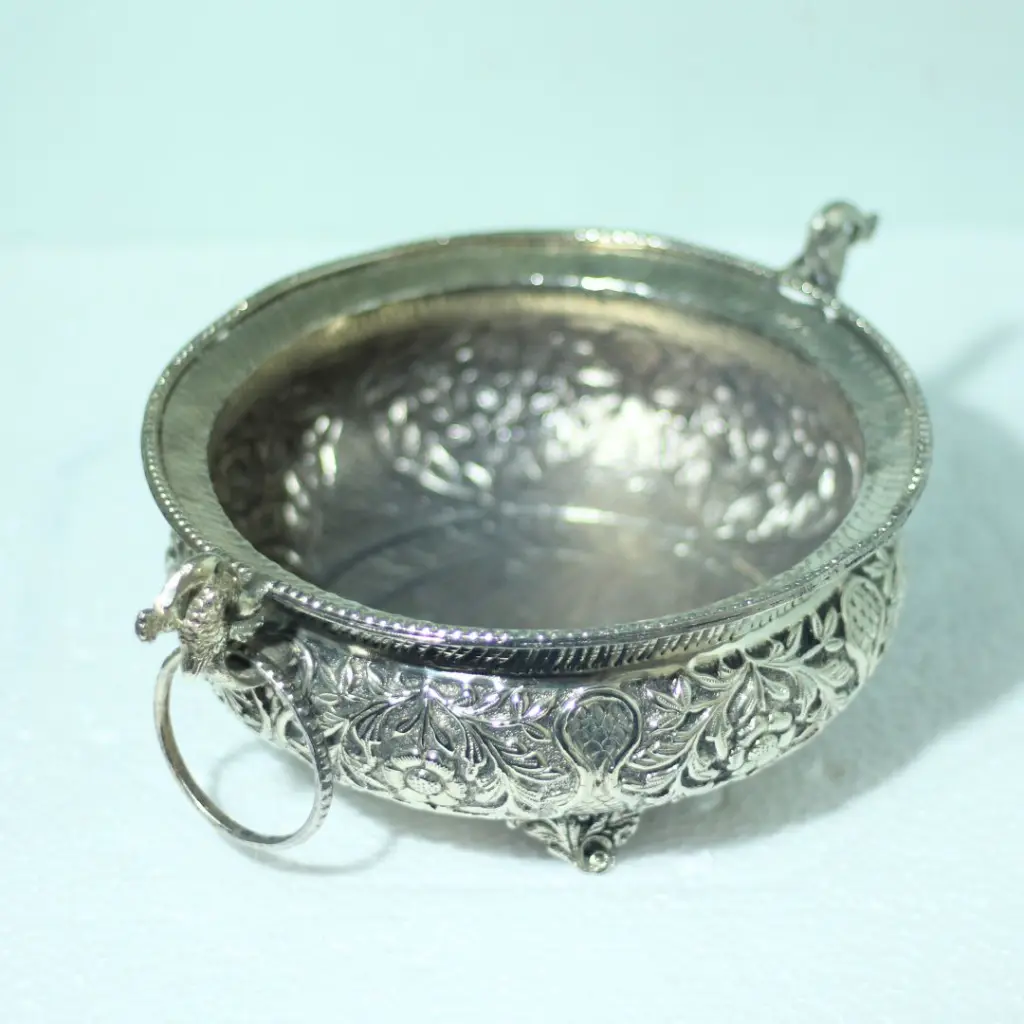 viharkriti Brass Urli img 3.webp